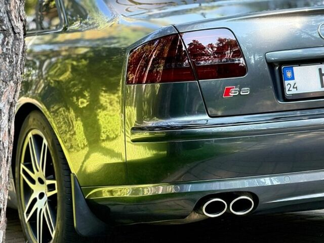 Серый Ауди С8, объемом двигателя 5.2 л и пробегом 140 тыс. км за 19000 $, фото 5 на Automoto.ua