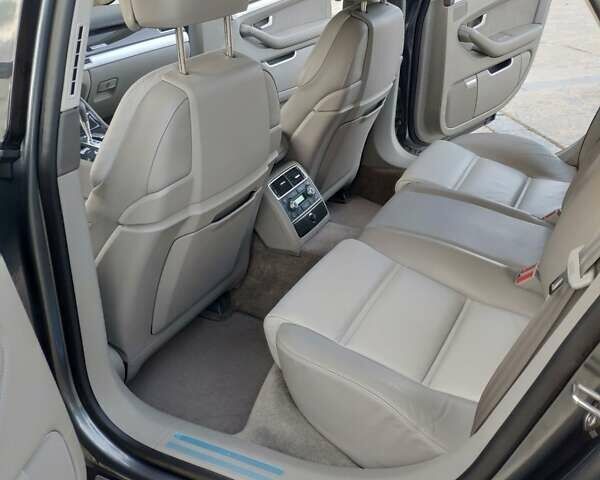 Серый Ауди С8, объемом двигателя 5.2 л и пробегом 128 тыс. км за 18000 $, фото 12 на Automoto.ua