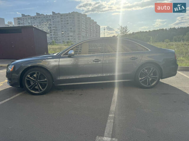 Серый Ауди С8, объемом двигателя 4 л и пробегом 248 тыс. км за 24000 $, фото 2 на Automoto.ua