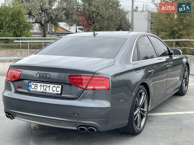 Серый Ауди С8, объемом двигателя 4 л и пробегом 253 тыс. км за 22900 $, фото 7 на Automoto.ua