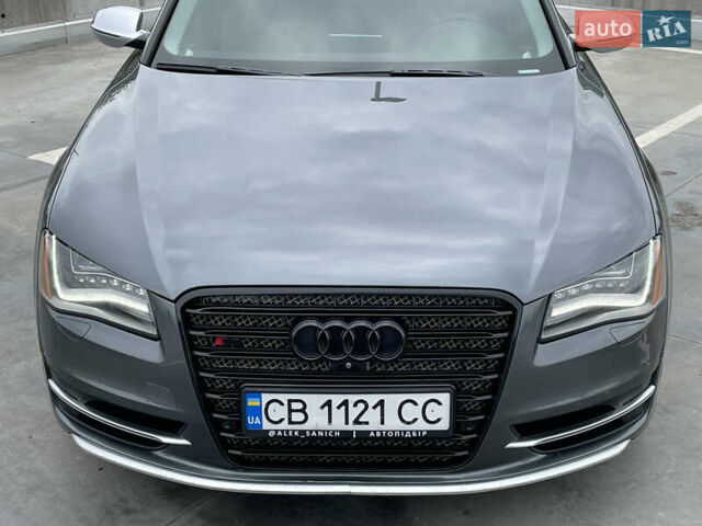Серый Ауди С8, объемом двигателя 4 л и пробегом 253 тыс. км за 22900 $, фото 3 на Automoto.ua
