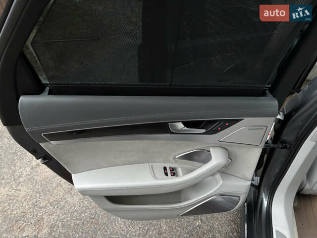 Сірий Ауді S8, об'ємом двигуна 4 л та пробігом 254 тис. км за 19900 $, фото 22 на Automoto.ua