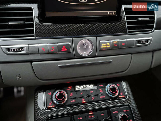 Сірий Ауді S8, об'ємом двигуна 4 л та пробігом 254 тис. км за 19900 $, фото 18 на Automoto.ua