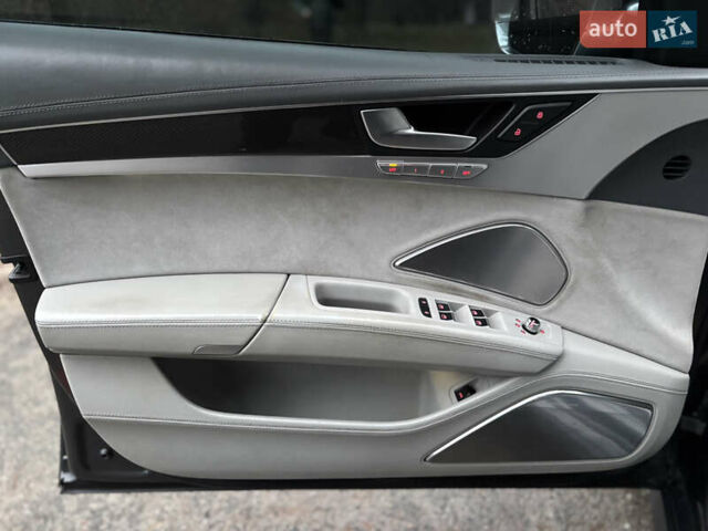 Сірий Ауді S8, об'ємом двигуна 4 л та пробігом 254 тис. км за 19900 $, фото 7 на Automoto.ua