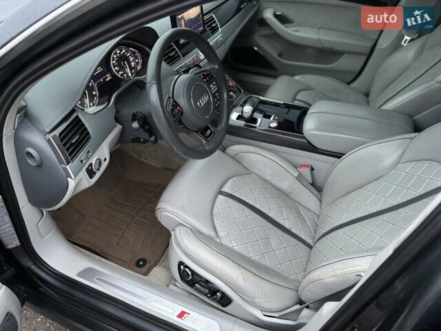 Сірий Ауді S8, об'ємом двигуна 4 л та пробігом 254 тис. км за 19900 $, фото 8 на Automoto.ua