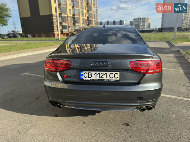 Серый Ауди С8, объемом двигателя 4 л и пробегом 248 тыс. км за 24000 $, фото 5 на Automoto.ua