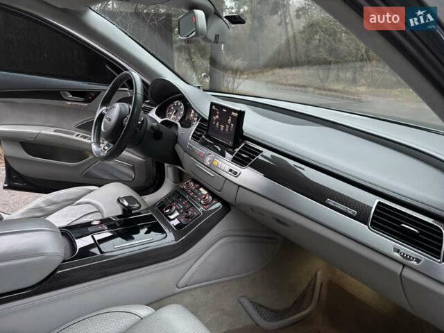 Сірий Ауді S8, об'ємом двигуна 4 л та пробігом 254 тис. км за 19900 $, фото 29 на Automoto.ua