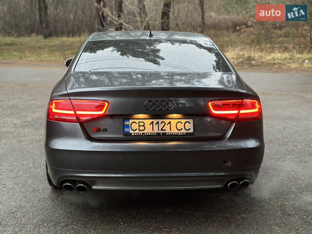 Сірий Ауді S8, об'ємом двигуна 4 л та пробігом 254 тис. км за 19900 $, фото 4 на Automoto.ua