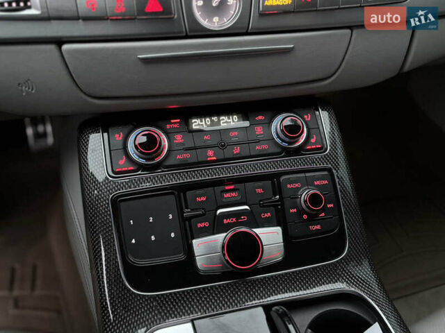 Сірий Ауді S8, об'ємом двигуна 4 л та пробігом 254 тис. км за 19900 $, фото 19 на Automoto.ua