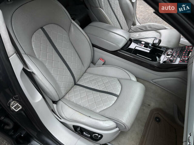 Сірий Ауді S8, об'ємом двигуна 4 л та пробігом 254 тис. км за 19900 $, фото 26 на Automoto.ua