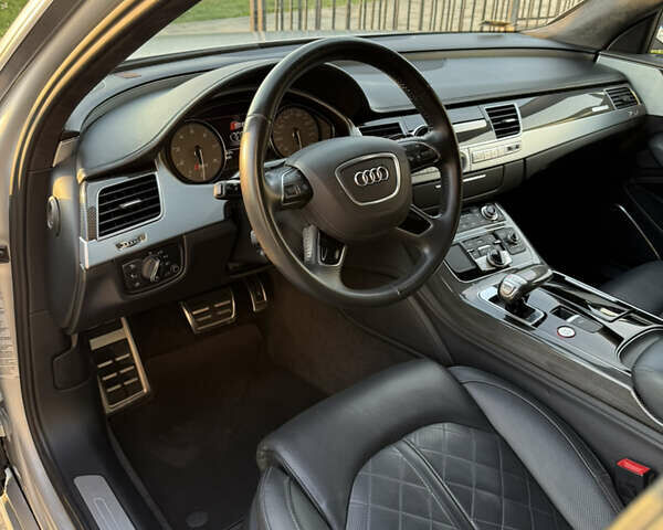 Сірий Ауді S8, об'ємом двигуна 3.99 л та пробігом 72 тис. км за 51000 $, фото 8 на Automoto.ua