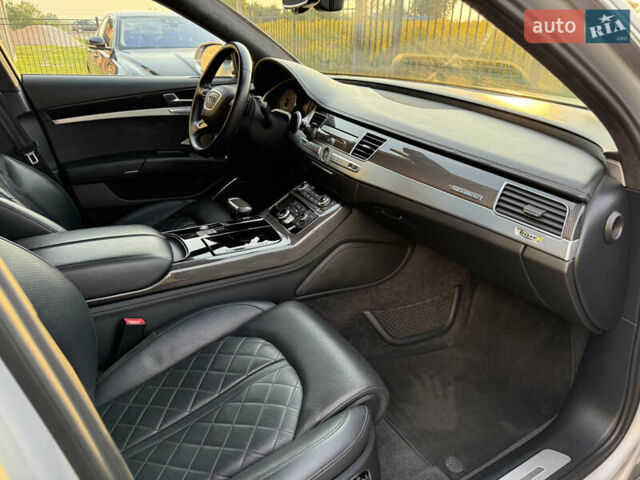 Сірий Ауді S8, об'ємом двигуна 3.99 л та пробігом 72 тис. км за 51000 $, фото 15 на Automoto.ua