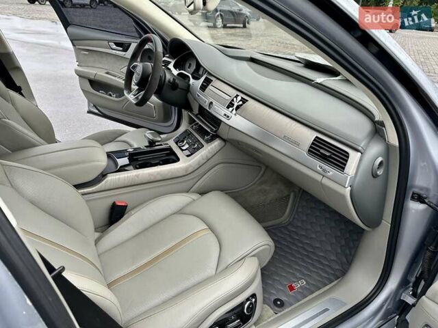Серый Ауди С8, объемом двигателя 3.99 л и пробегом 147 тыс. км за 42500 $, фото 13 на Automoto.ua