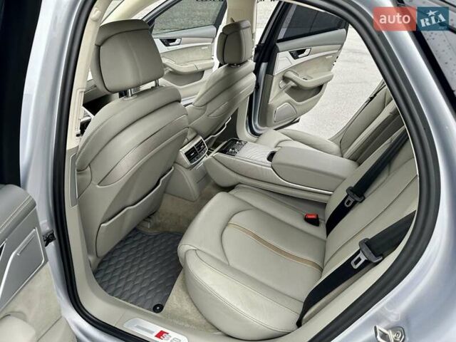 Серый Ауди С8, объемом двигателя 3.99 л и пробегом 147 тыс. км за 42500 $, фото 11 на Automoto.ua