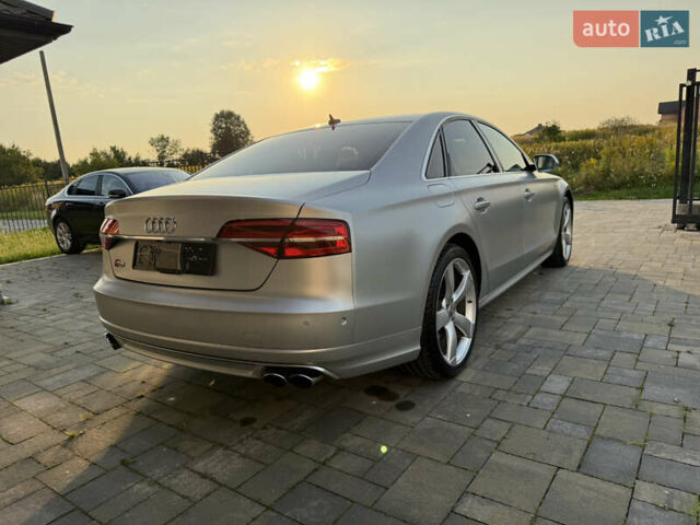 Сірий Ауді S8, об'ємом двигуна 3.99 л та пробігом 72 тис. км за 51000 $, фото 3 на Automoto.ua