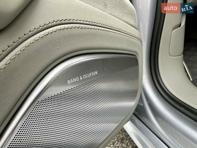 Серый Ауди С8, объемом двигателя 3.99 л и пробегом 147 тыс. км за 42500 $, фото 15 на Automoto.ua
