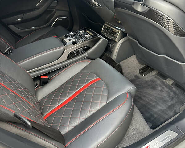 Серый Ауди С8, объемом двигателя 3.99 л и пробегом 122 тыс. км за 65000 $, фото 11 на Automoto.ua
