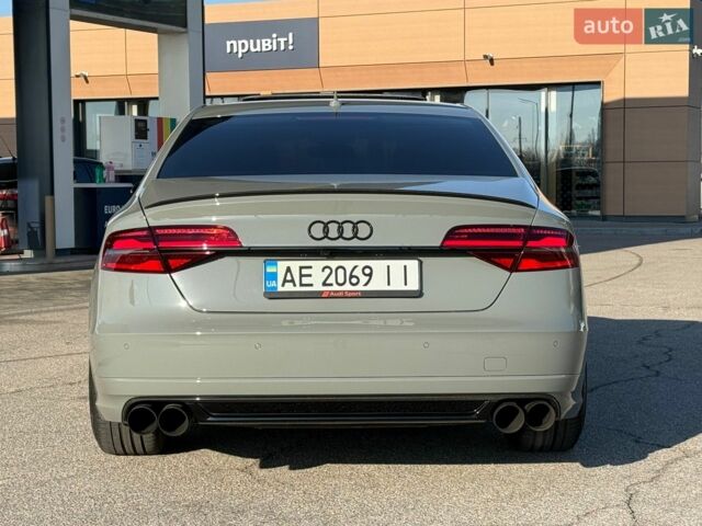 Серый Ауди С8, объемом двигателя 3.99 л и пробегом 126 тыс. км за 55000 $, фото 11 на Automoto.ua