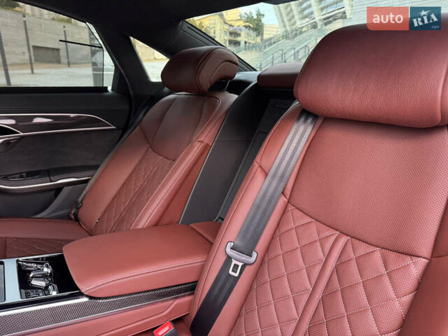 Серый Ауди С8, объемом двигателя 4 л и пробегом 7 тыс. км за 150000 $, фото 27 на Automoto.ua