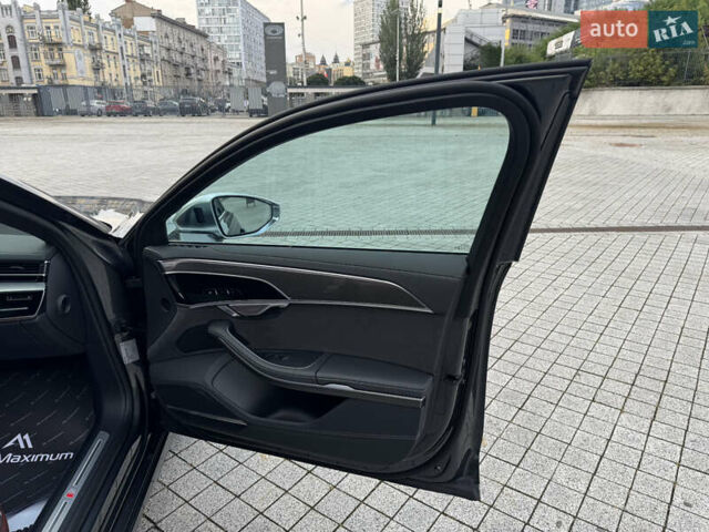 Серый Ауди С8, объемом двигателя 4 л и пробегом 7 тыс. км за 150000 $, фото 31 на Automoto.ua