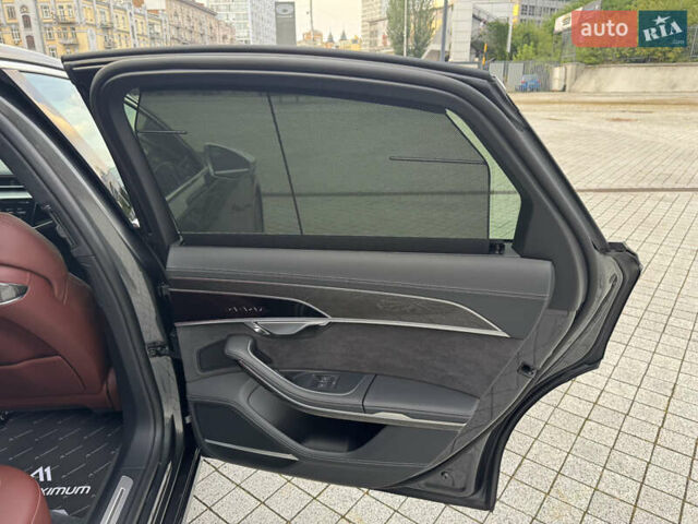 Серый Ауди С8, объемом двигателя 4 л и пробегом 7 тыс. км за 150000 $, фото 34 на Automoto.ua