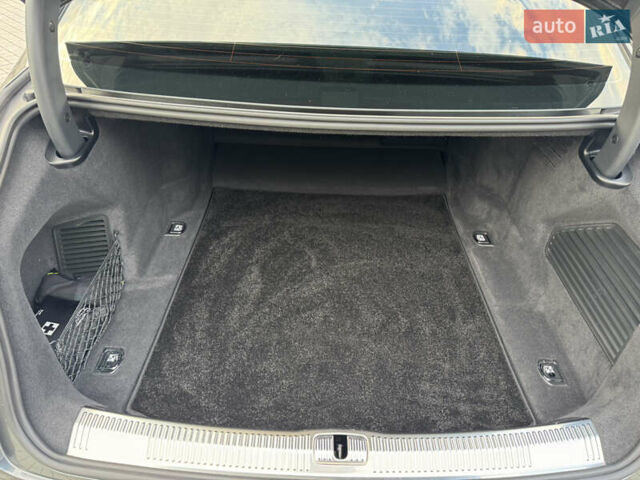 Серый Ауди С8, объемом двигателя 4 л и пробегом 7 тыс. км за 150000 $, фото 37 на Automoto.ua