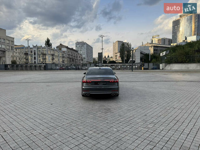 Серый Ауди С8, объемом двигателя 4 л и пробегом 7 тыс. км за 150000 $, фото 5 на Automoto.ua