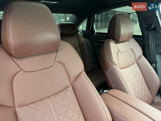 Серый Ауди С8, объемом двигателя 4 л и пробегом 7 тыс. км за 150000 $, фото 33 на Automoto.ua