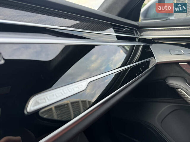 Серый Ауди С8, объемом двигателя 4 л и пробегом 7 тыс. км за 150000 $, фото 22 на Automoto.ua