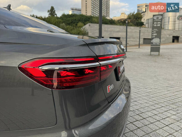 Серый Ауди С8, объемом двигателя 4 л и пробегом 7 тыс. км за 150000 $, фото 10 на Automoto.ua