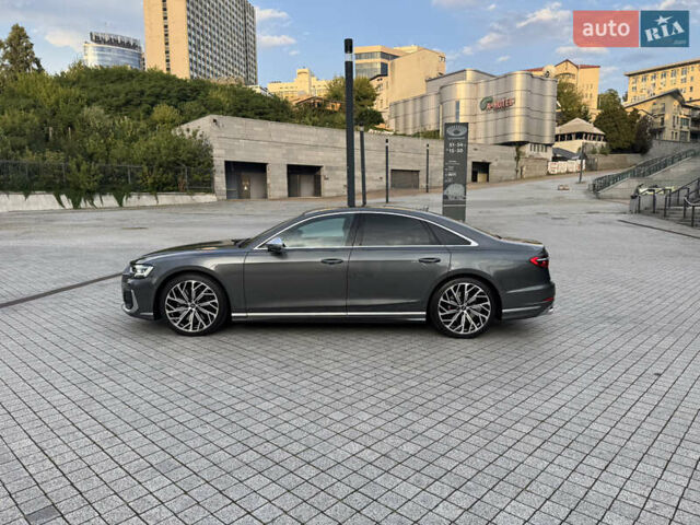 Серый Ауди С8, объемом двигателя 4 л и пробегом 7 тыс. км за 150000 $, фото 3 на Automoto.ua