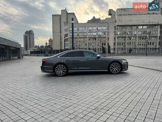 Серый Ауди С8, объемом двигателя 4 л и пробегом 7 тыс. км за 150000 $, фото 7 на Automoto.ua
