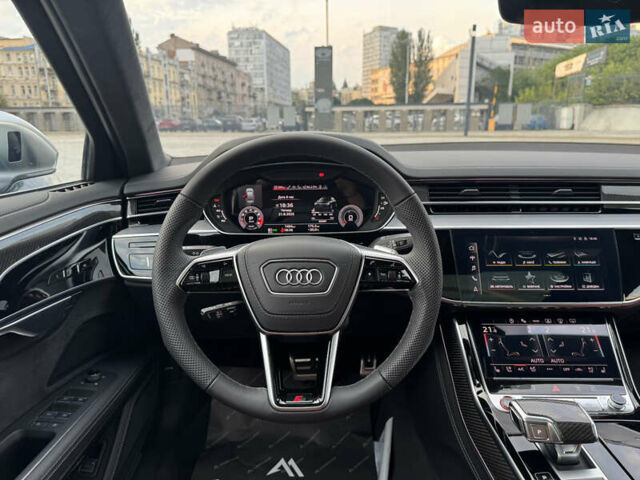 Серый Ауди С8, объемом двигателя 4 л и пробегом 7 тыс. км за 150000 $, фото 23 на Automoto.ua