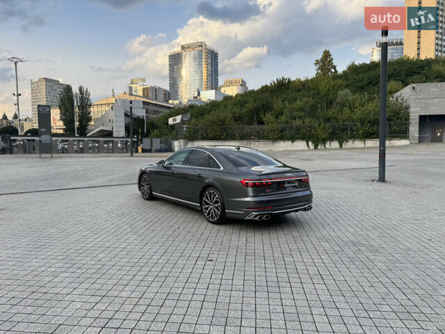 Серый Ауди С8, объемом двигателя 4 л и пробегом 7 тыс. км за 150000 $, фото 4 на Automoto.ua
