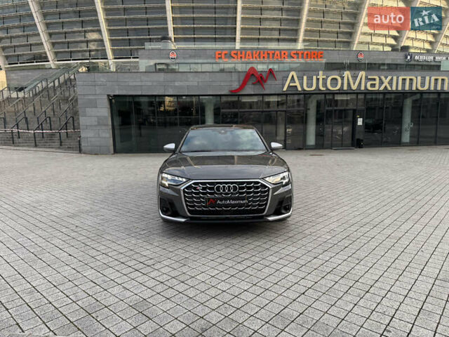 Серый Ауди С8, объемом двигателя 4 л и пробегом 7 тыс. км за 150000 $, фото 1 на Automoto.ua