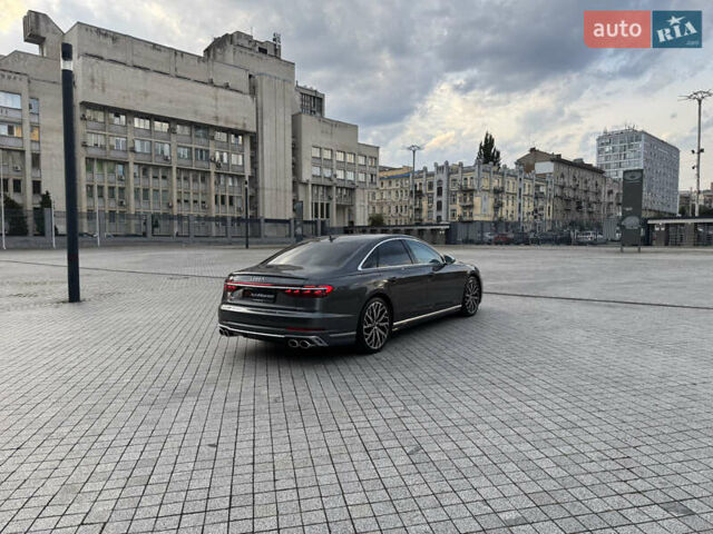 Серый Ауди С8, объемом двигателя 4 л и пробегом 7 тыс. км за 150000 $, фото 6 на Automoto.ua