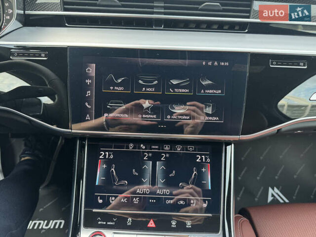 Серый Ауди С8, объемом двигателя 4 л и пробегом 7 тыс. км за 150000 $, фото 20 на Automoto.ua