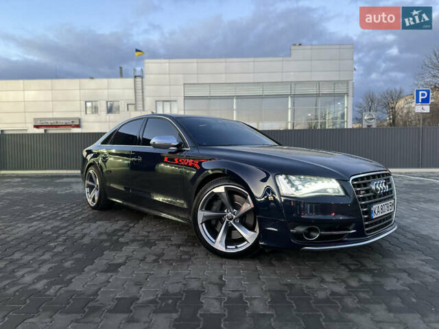 Синий Ауди С8, объемом двигателя 4 л и пробегом 135 тыс. км за 35000 $, фото 1 на Automoto.ua