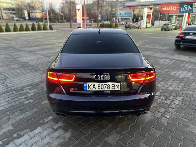 Синий Ауди С8, объемом двигателя 4 л и пробегом 135 тыс. км за 35000 $, фото 4 на Automoto.ua