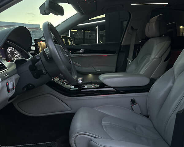 Синий Ауди С8, объемом двигателя 4 л и пробегом 135 тыс. км за 35000 $, фото 12 на Automoto.ua