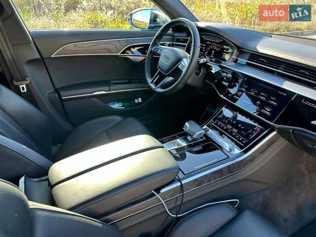 Синий Ауди С8, объемом двигателя 4 л и пробегом 82 тыс. км за 113000 $, фото 12 на Automoto.ua