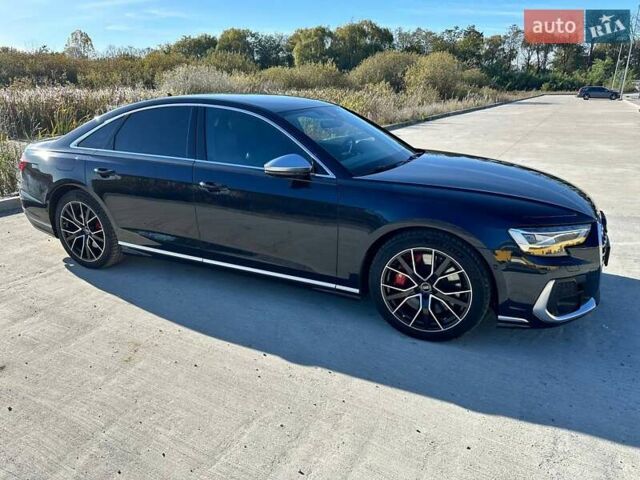 Синий Ауди С8, объемом двигателя 4 л и пробегом 82 тыс. км за 113000 $, фото 4 на Automoto.ua