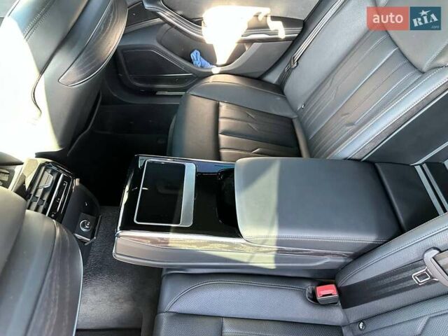 Синий Ауди С8, объемом двигателя 4 л и пробегом 82 тыс. км за 113000 $, фото 18 на Automoto.ua