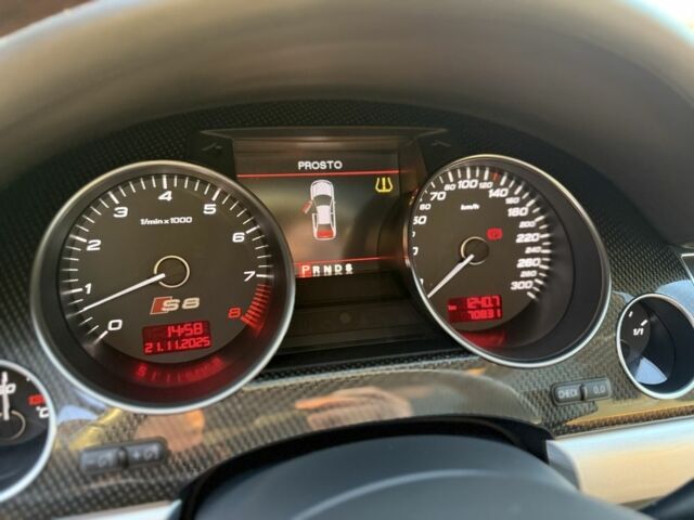 Зелений Ауді S8, об'ємом двигуна 5.2 л та пробігом 69 тис. км за 48900 $, фото 13 на Automoto.ua