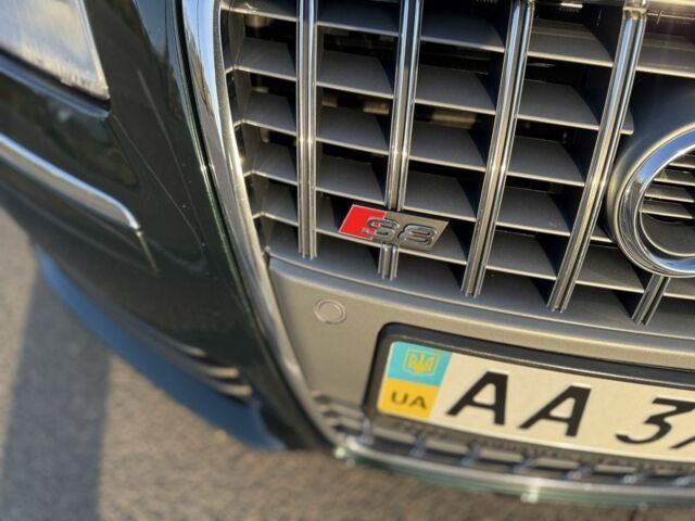 Зелений Ауді S8, об'ємом двигуна 5.2 л та пробігом 69 тис. км за 48900 $, фото 9 на Automoto.ua