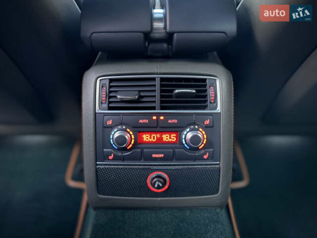 Зеленый Ауди С8, объемом двигателя 5.2 л и пробегом 69 тыс. км за 49000 $, фото 49 на Automoto.ua