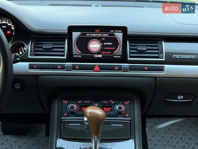 Зеленый Ауди С8, объемом двигателя 5.2 л и пробегом 69 тыс. км за 49000 $, фото 61 на Automoto.ua