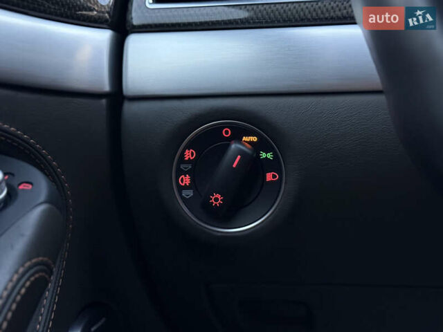 Зеленый Ауди С8, объемом двигателя 5.2 л и пробегом 69 тыс. км за 49000 $, фото 64 на Automoto.ua