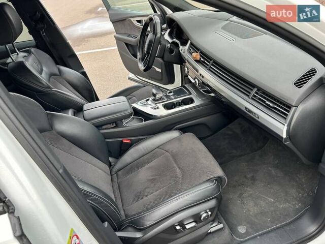 Білий Ауді SQ7, об'ємом двигуна 4 л та пробігом 160 тис. км за 56000 $, фото 11 на Automoto.ua
