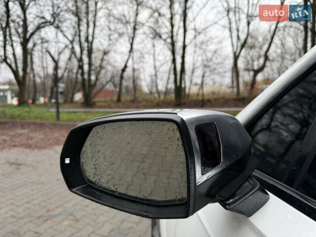 Белый Ауди SQ7, объемом двигателя 3.96 л и пробегом 206 тыс. км за 44000 $, фото 25 на Automoto.ua